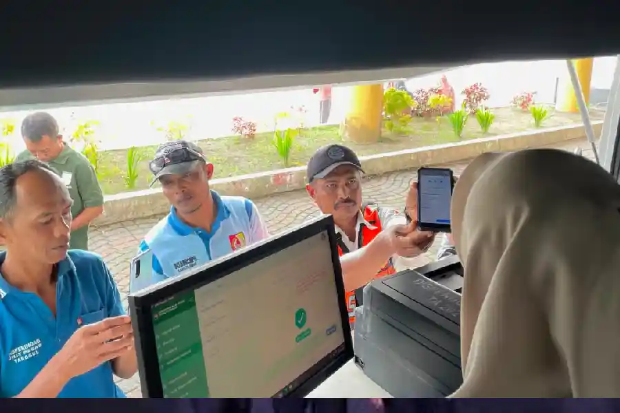 Disdukcapil Jember membuka layanan aktivasi IKD di JSG untuk mempercepat digitalisasi administrasi kependudukan dan meningkatkan cakupan pengguna.
